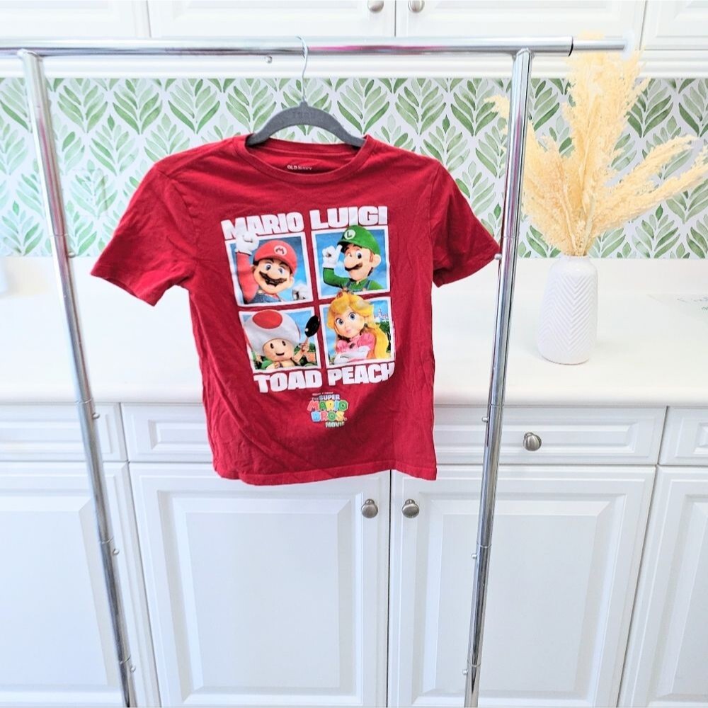 Red Boy's Mario Graphic Tee Old Navy Large 10/12